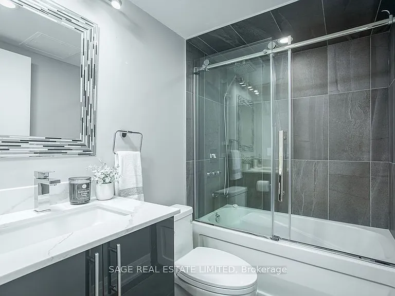25 Telegram Mews #3707 — Photo 11