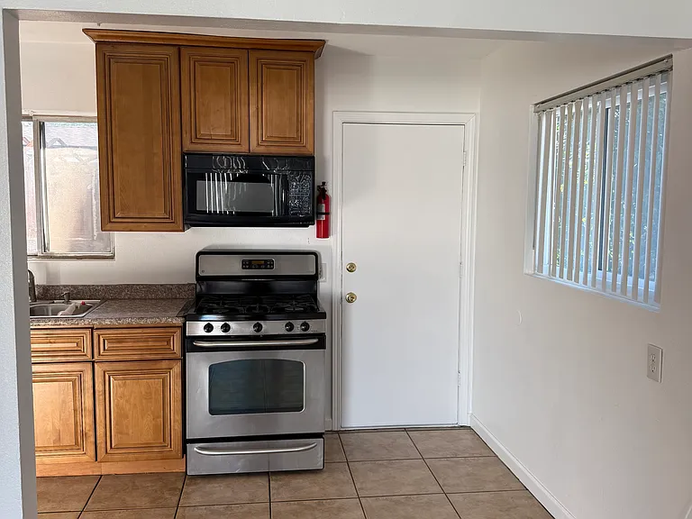 419 W Ramona Dr — Photo 4