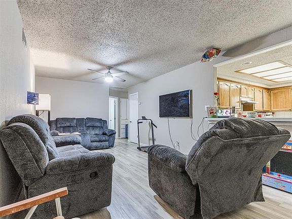 5th image of 605 Eddie Dr