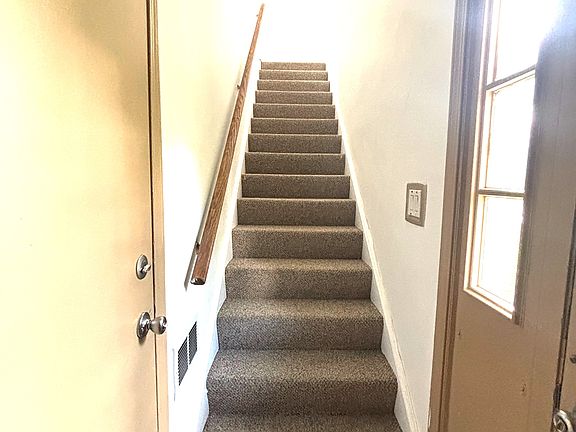3rd image of 326 Plumwood Ln