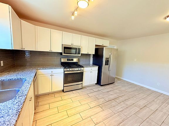 5th image of 4033 Fieldcrest Rd