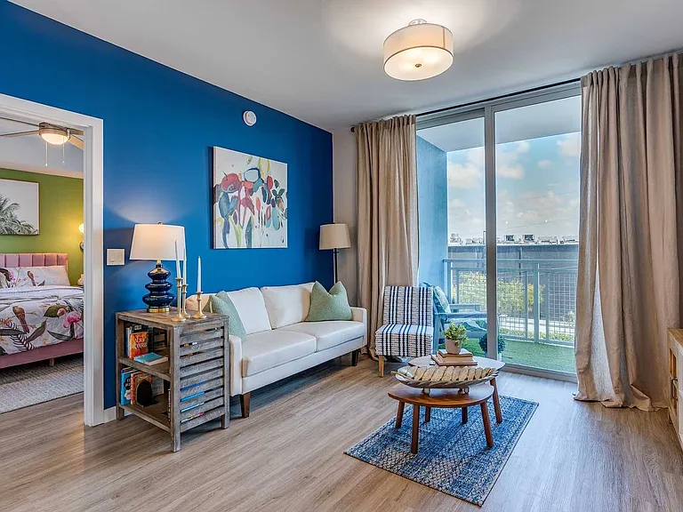 Pura Vida Hialeah Luxury Apartments — Photo 6