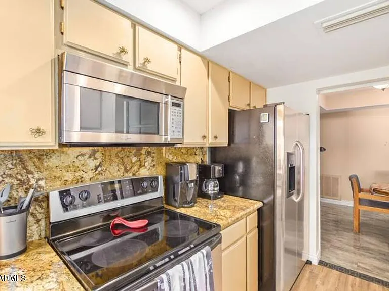 2615 E Campbell Ave — Photo 4