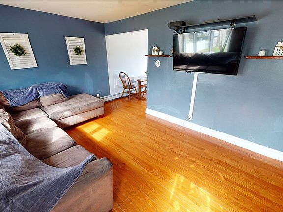 3rd image of 103 Rosemary Ln