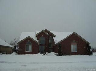 51423 Indian Pointe Dr, Macomb, MI 48042