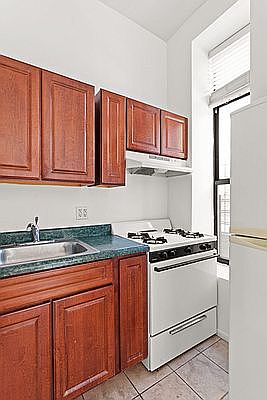 3rd image of 58 Hamilton Pl APT 3