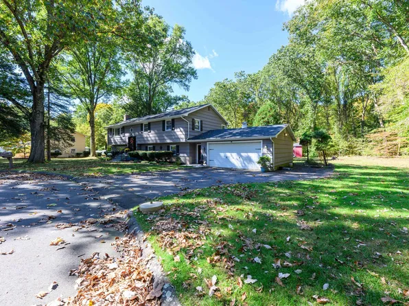 15 Tillert Court, North Haven, CT 06473