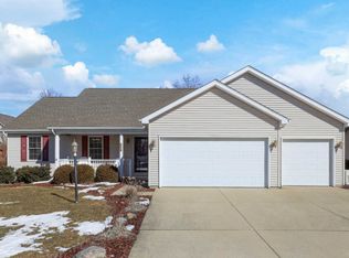 1702 Locust Dr, Saint Joseph, IL 61873