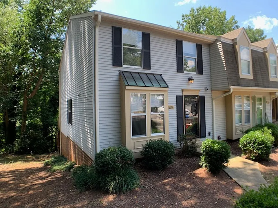 1806 Sara Ln