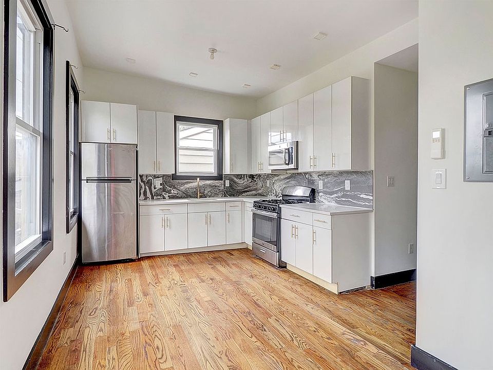 1st image of 75 Vroom St