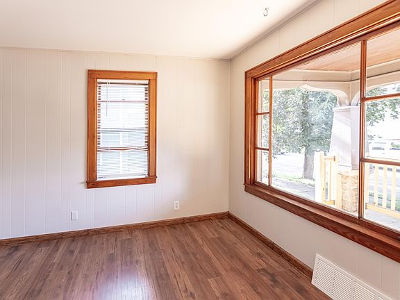 4th image of 375 Miller St
