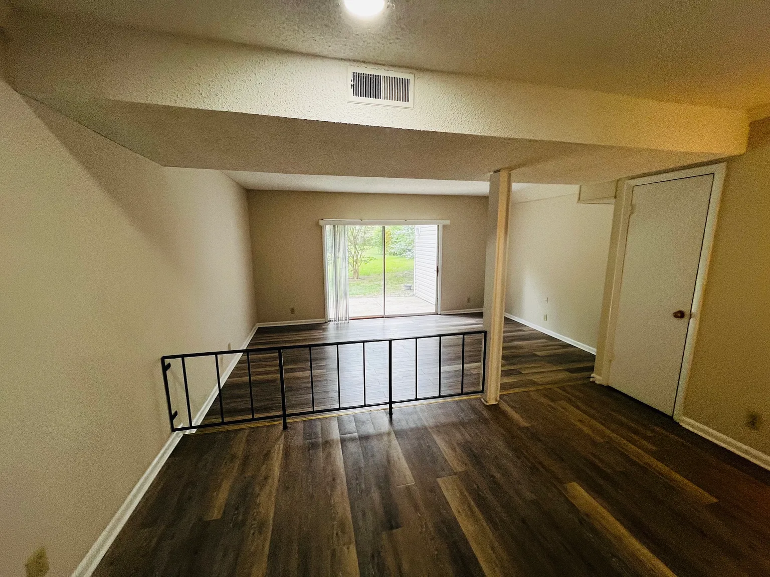 2 bed, 1.5 bath, 1100 sqft, $1,200 — Photo 1