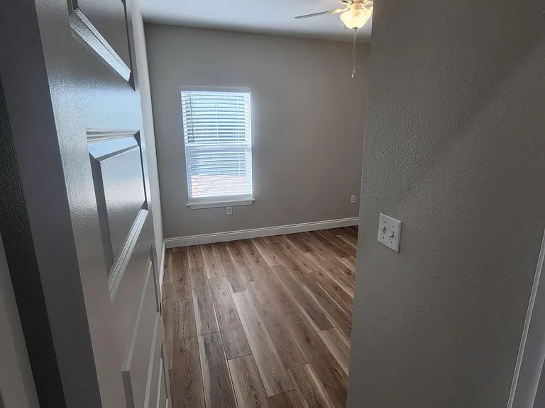 537 N 20th St #32 — Photo 12