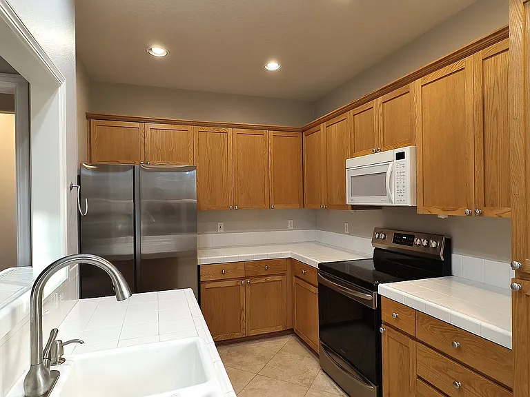6229 NE Chestnut St — Photo 6