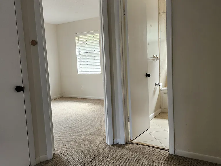 665 SW 4th Ave — Photo 8