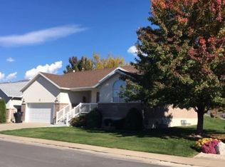 32 Belmore Dr, Kaysville, UT 84037