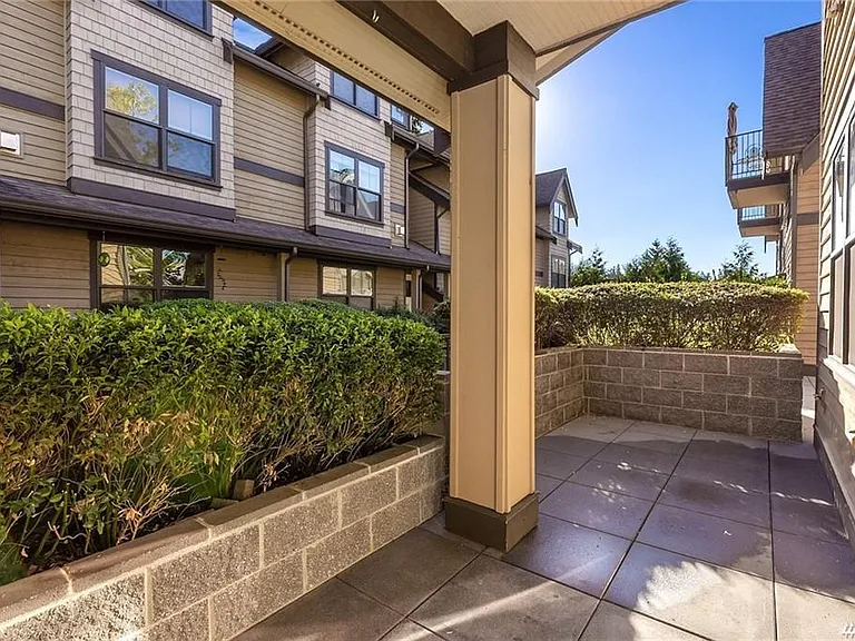 303 Bellevue Way SE — Photo 17