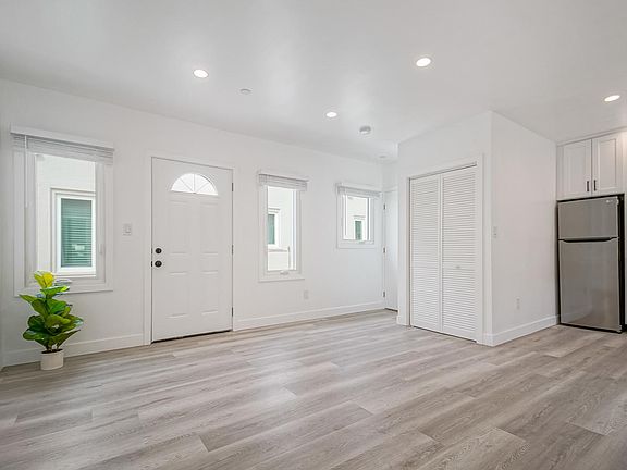 5th image of 1217 9th St #6