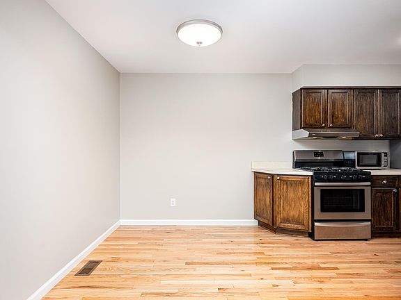 5th image of 2760 Glenbridge Ct