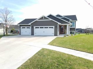 1326 Breckenridge Cir, Brookings, SD 57006