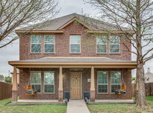 1924 Parkside Mews, Lancaster, TX 75146