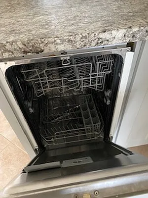 Rented by Capri Jet Realty Corp | media 20