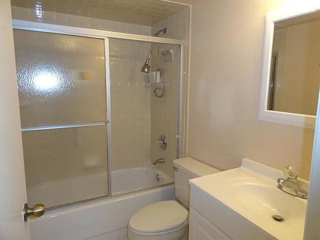 2018 SW 29th Ct #6A2 — Photo 8