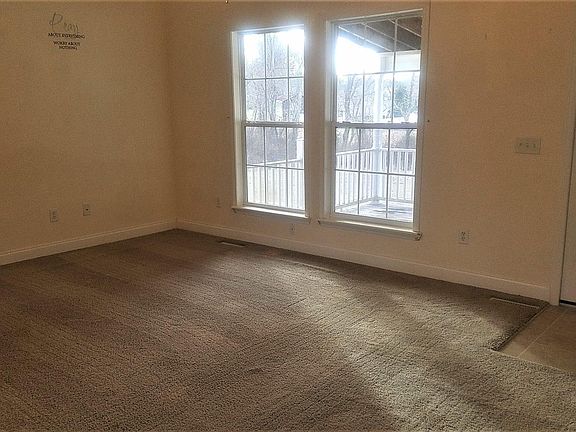 3rd image of 1018 Forest Ave