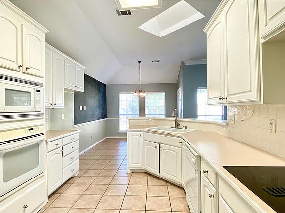 2nd image of 1103 Hartman Ct