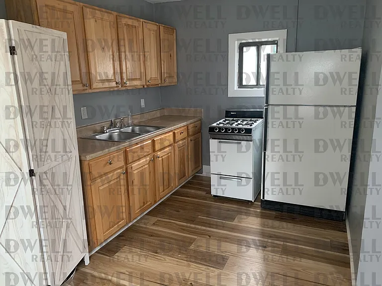 16 Waltham Ave — Photo 7