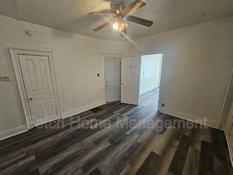 569 W Philadelphia St #1 — Photo 3
