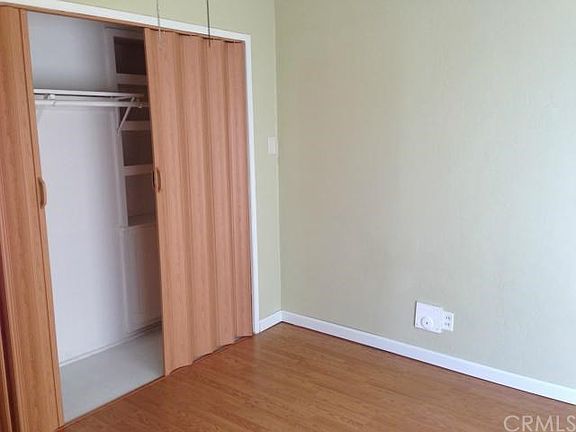 3rd image of 2567 Cedar Ave