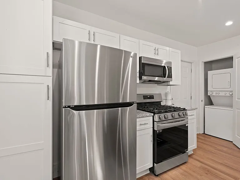 636 Francis Pl NW #B — Photo 17
