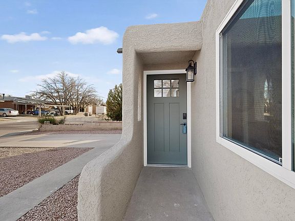 5th image of 3209 Palomas Dr NE