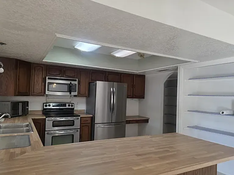 2409 E Jensen St — Photo 7