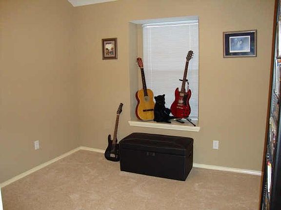 4th image of 2674 Poplar Dr