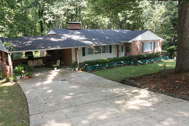 1st image of 303 Surrey Ct