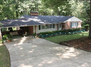 303 Surrey Ct, Martinsville, VA 24112