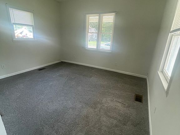 4th image of 1064 S Central Ave