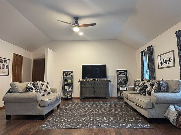 5th image of 790 Christy Ln