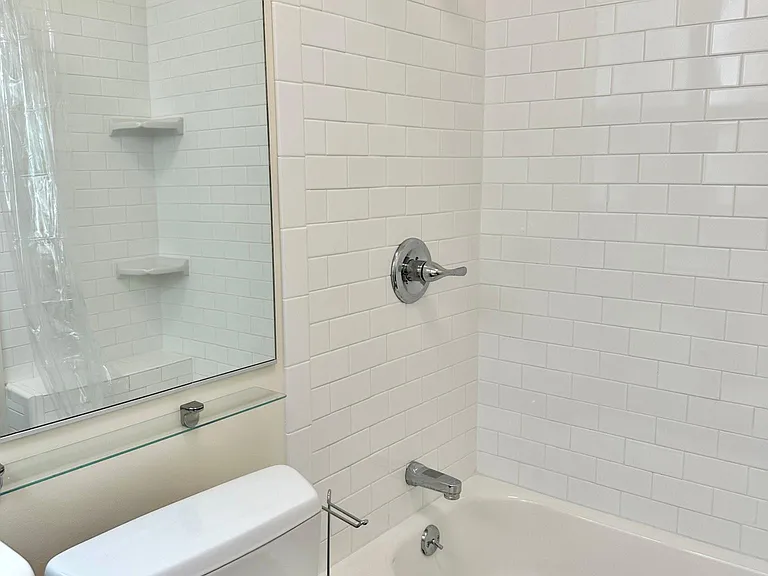 230 Shrader St #3 — Photo 4