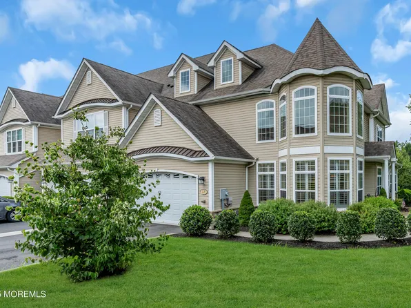 37 Abbey Road, Tinton Falls, NJ 07753