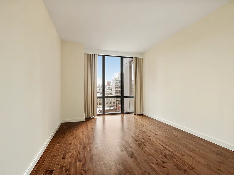 101 W 24th St #10D — Photo 6