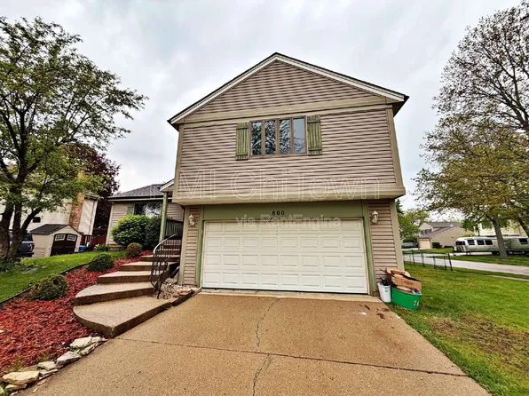 800 W Beechtree Ln, Bartlett, IL 60103