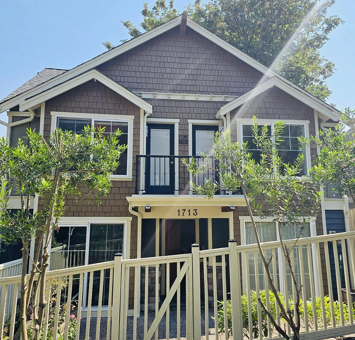 3 bed, 3.5 bath, 1750 sqft, $4,850 — Photo 1