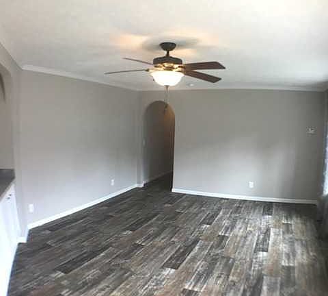 2nd image of 600 Greenview Cir
