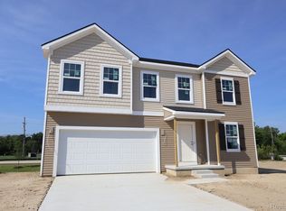 34430 Sandpiper Ct, Chesterfield, MI 48047