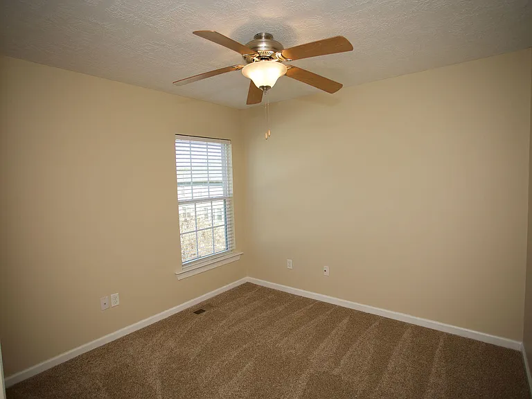 484 Brantley Cove Cir — Photo 35
