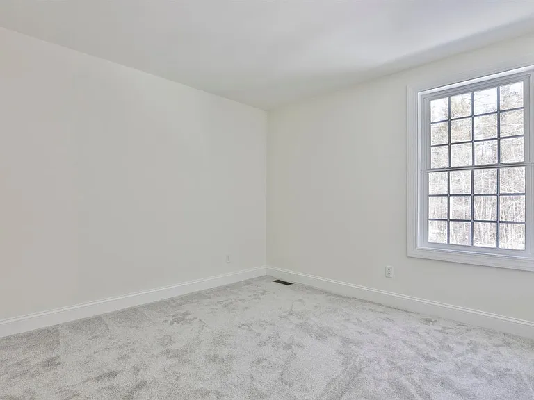 22 Reeds Ferry Way — Photo 46