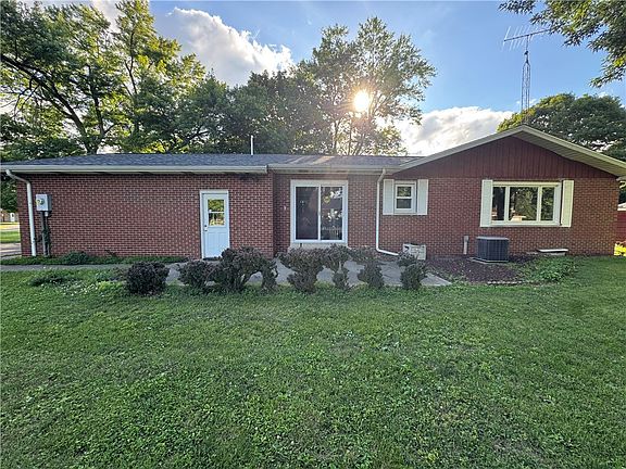 5th image of 128 Woodlawn Dr